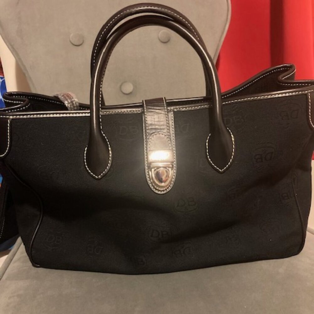 Dooney & Bourke satchel purse in black